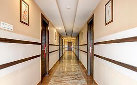 Super Townhouse Oak Hind Palace Near Gomti Riverfront Park